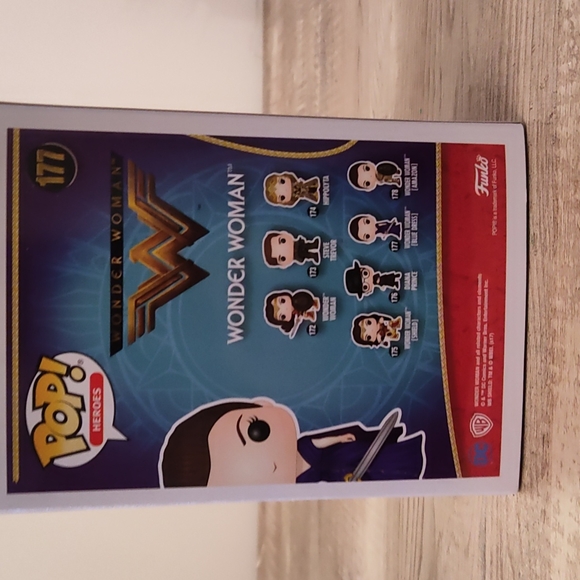 Wonder Woman  Exclusive Funko Pop #177 - Picture 3 of 5